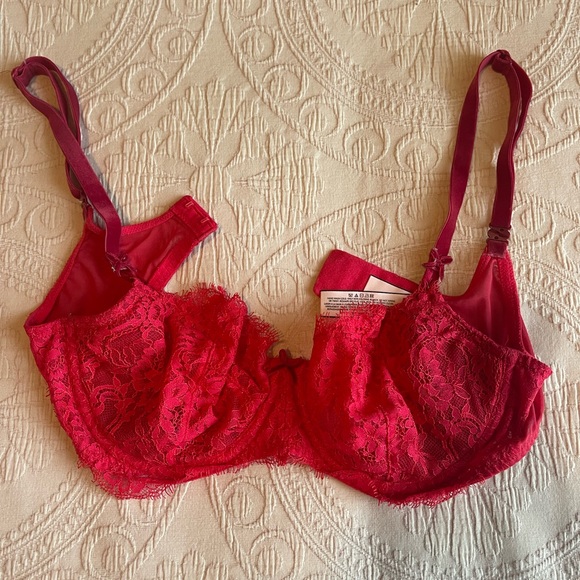 Victoria's Secret Other - VS lace underwire bra, like new, 34D